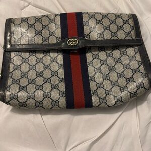 Vintage Gucci clutch